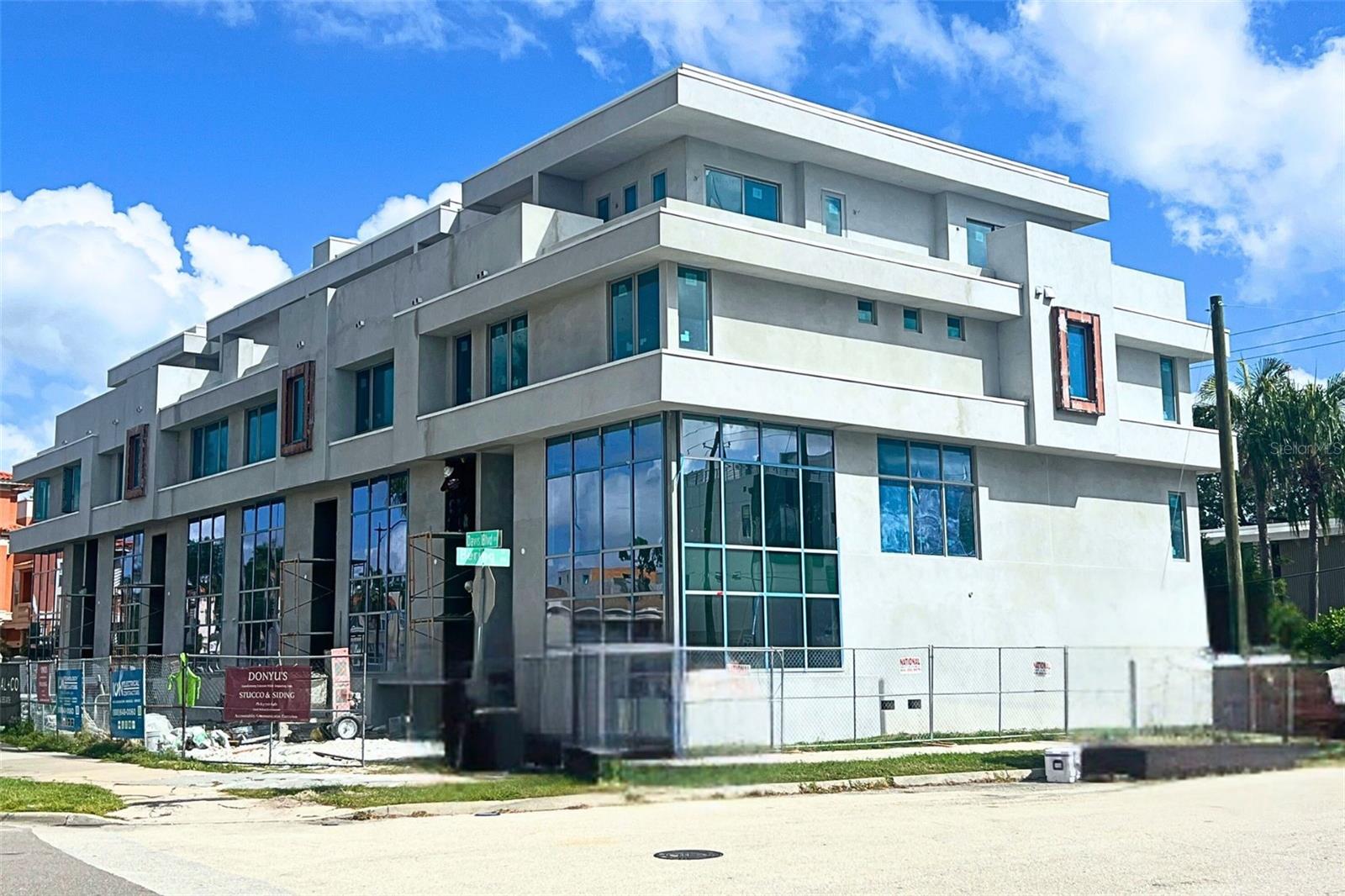 D2K | 85 DAVIS TOWNHOME - Residential