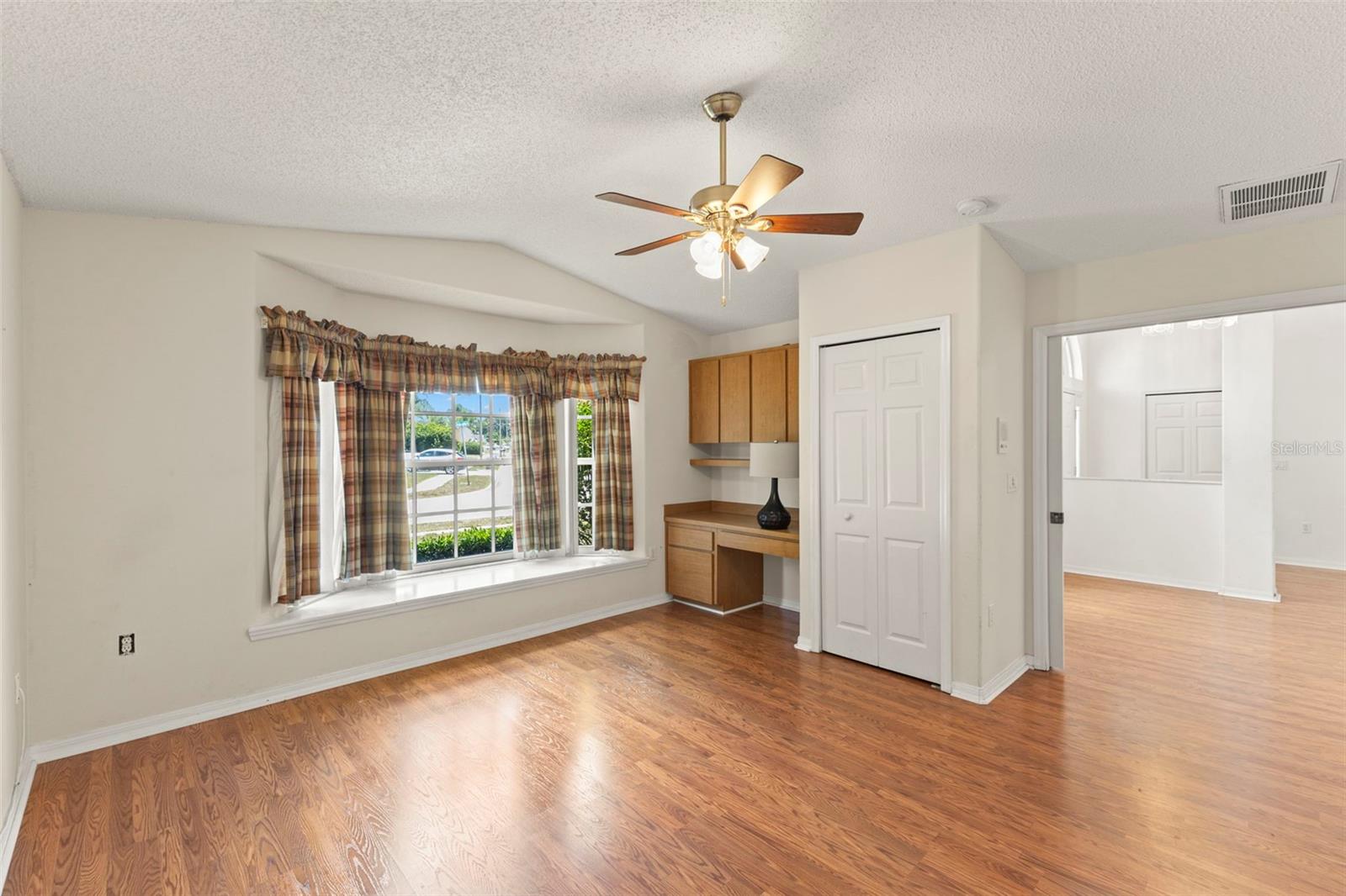 SOUTHERN OAKS - Residential