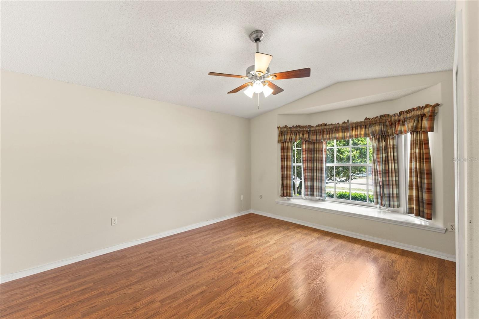 SOUTHERN OAKS - Residential