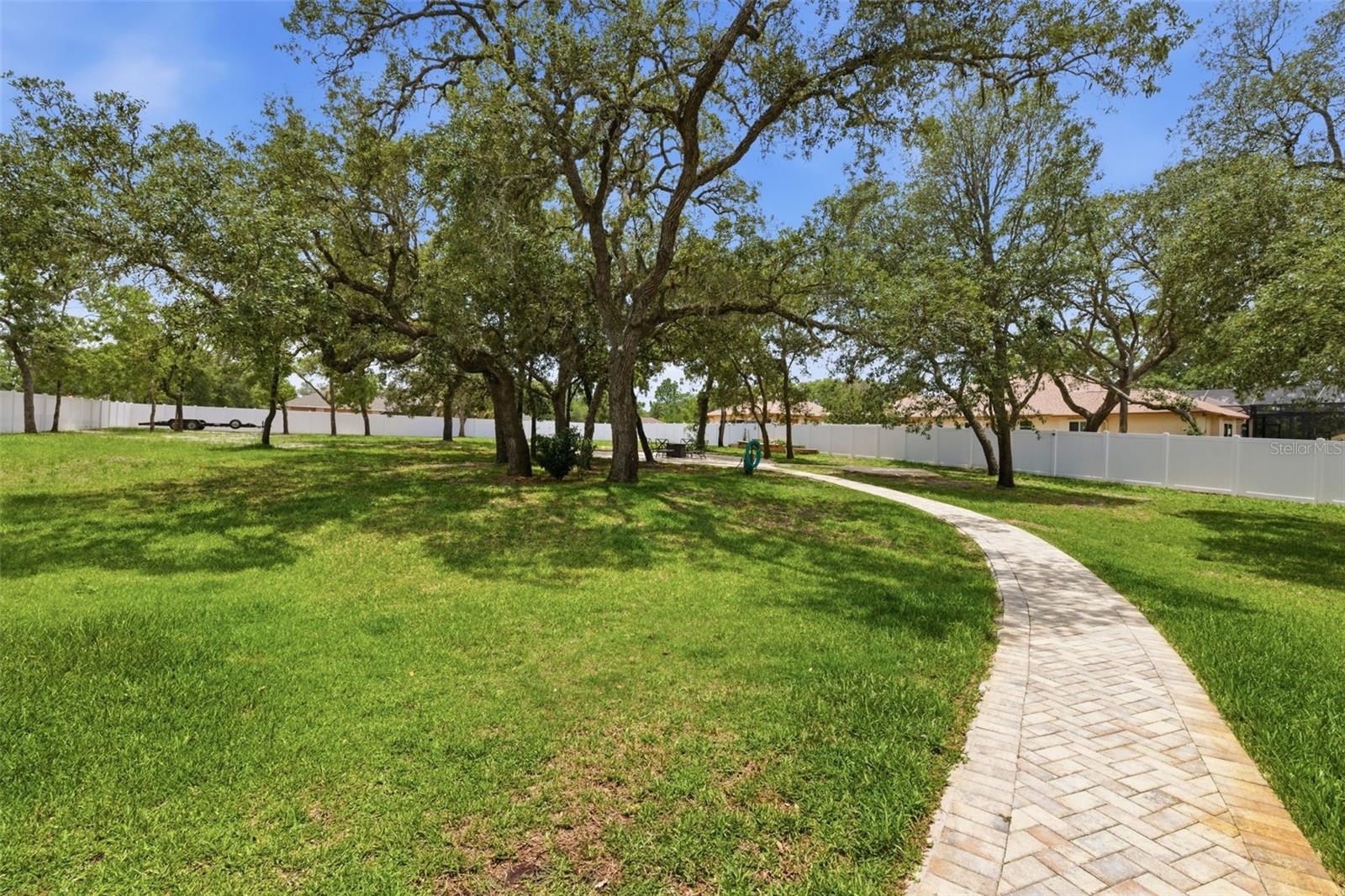 ROYAL HIGHLANDS - Residential