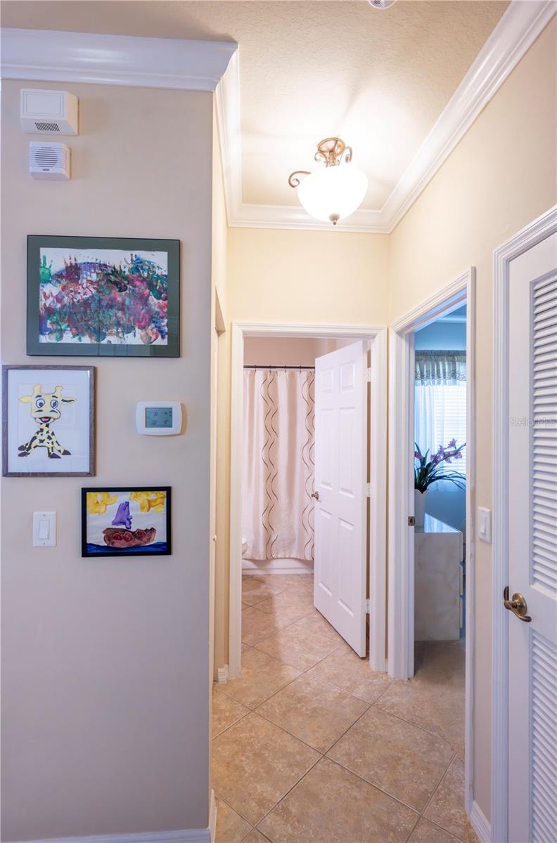 VALENCIA LAKES - Residential
