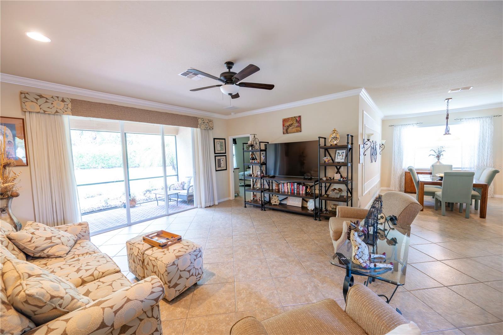 VALENCIA LAKES - Residential