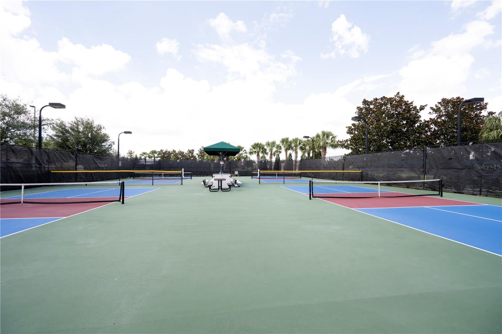 VALENCIA LAKES - Residential
