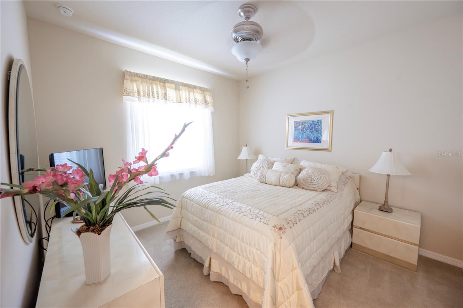 VALENCIA LAKES - Residential