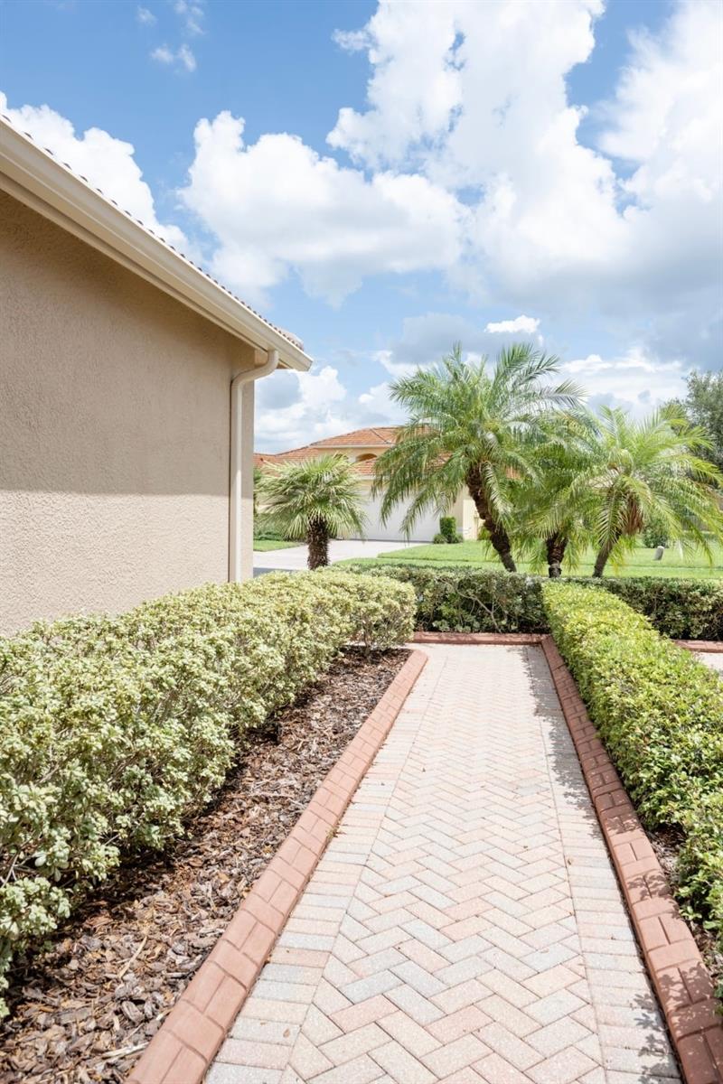 VALENCIA LAKES - Residential