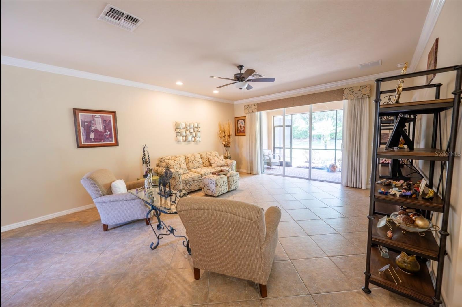VALENCIA LAKES - Residential