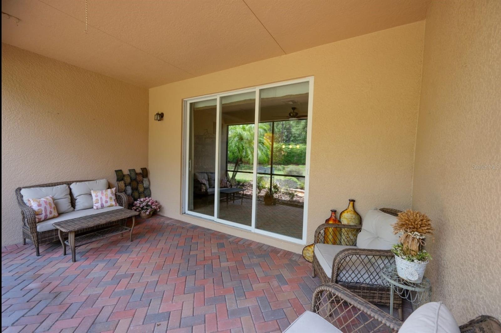 VALENCIA LAKES - Residential