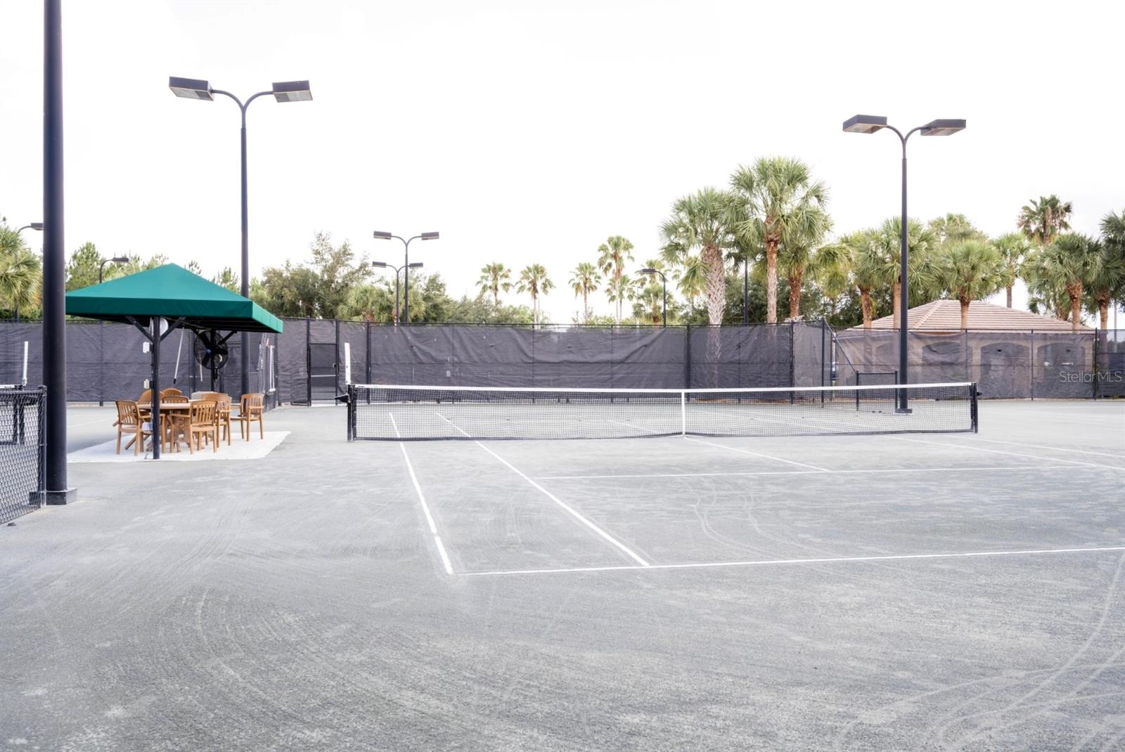 VALENCIA LAKES - Residential