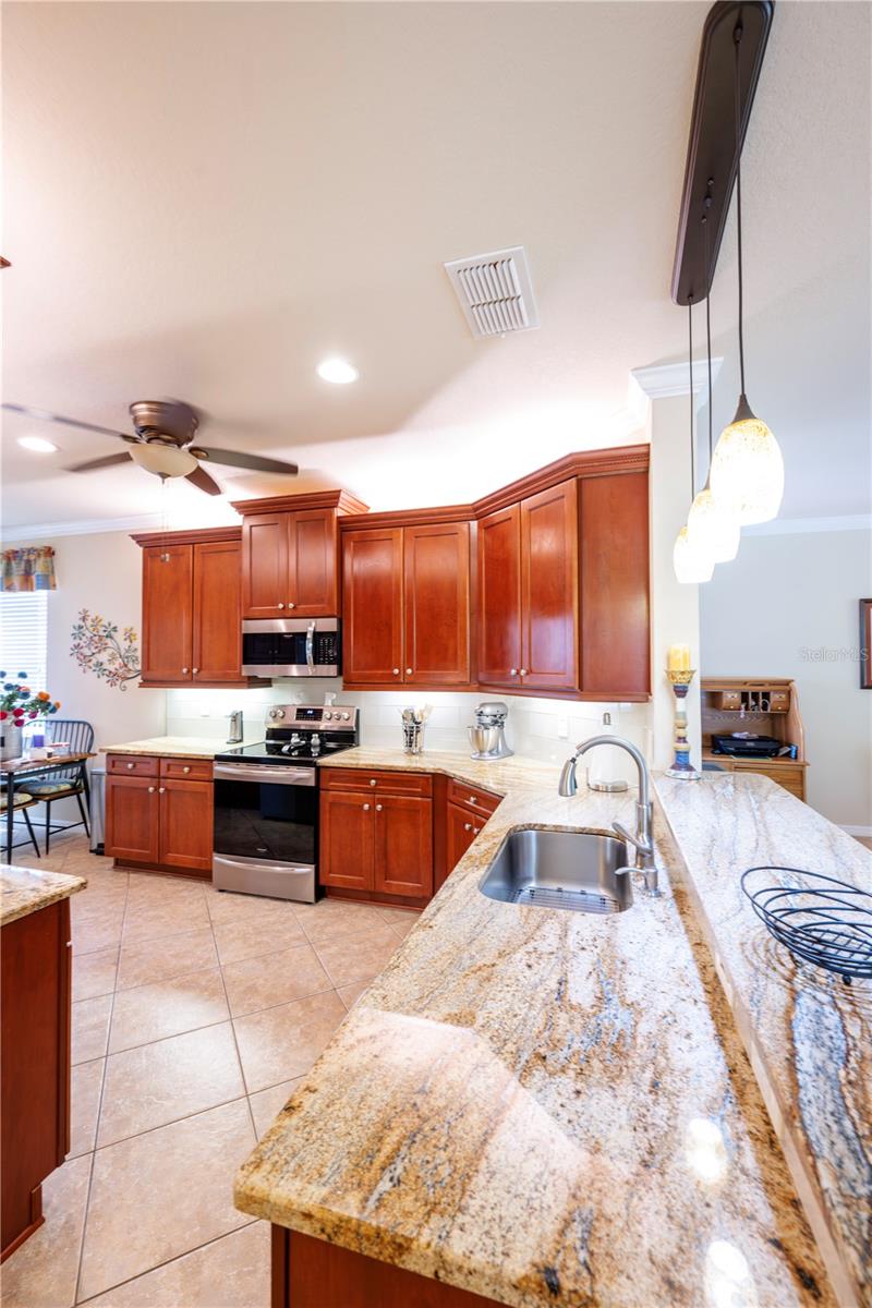 VALENCIA LAKES - Residential