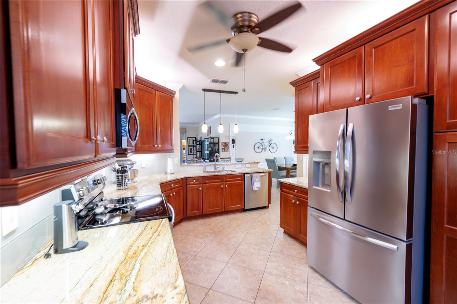 VALENCIA LAKES - Residential