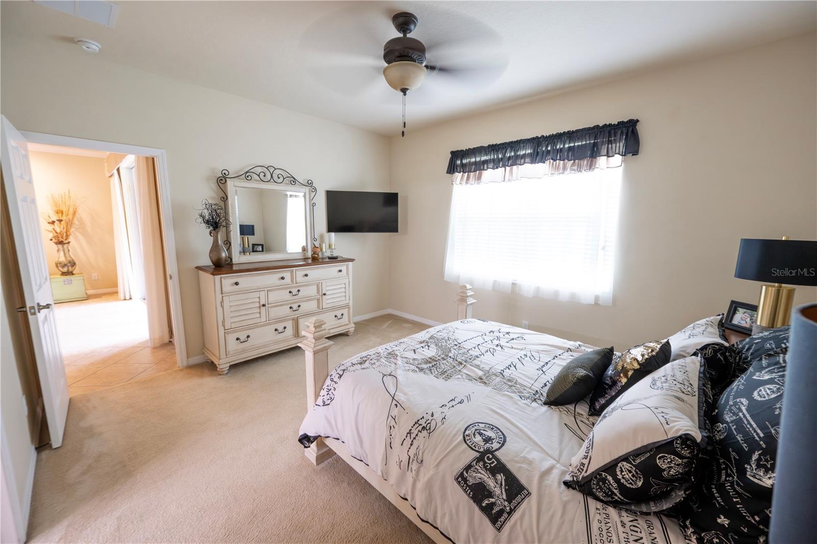 VALENCIA LAKES - Residential