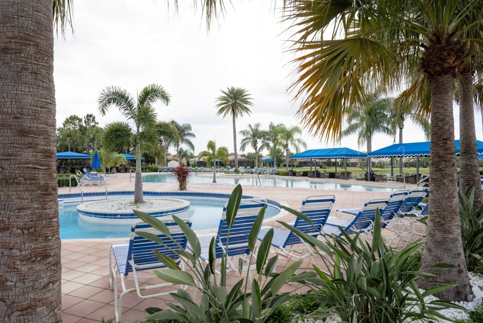 VALENCIA LAKES - Residential