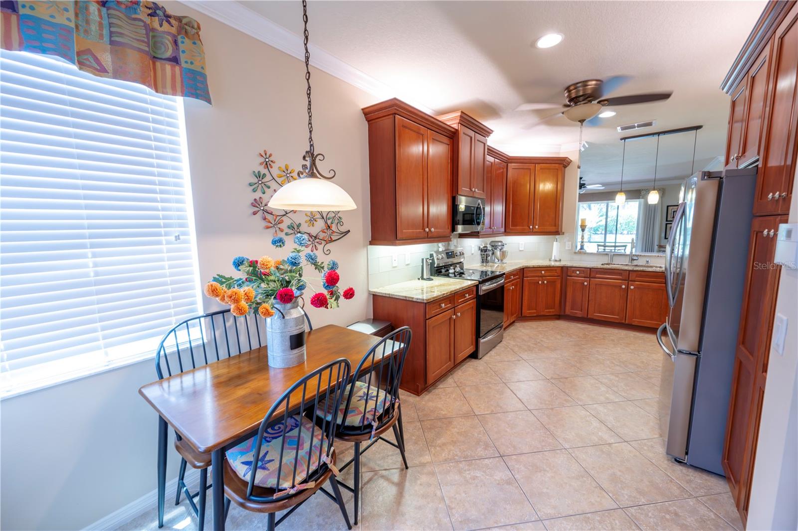 VALENCIA LAKES - Residential