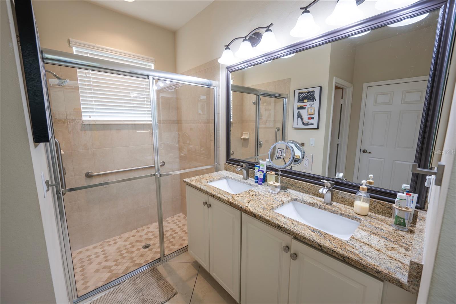 VALENCIA LAKES - Residential