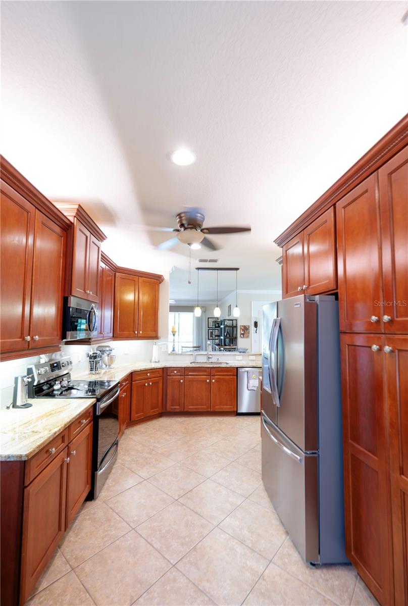 VALENCIA LAKES - Residential