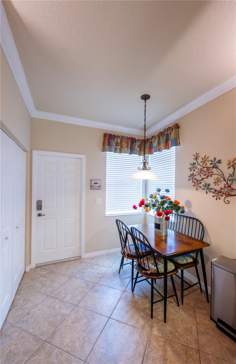 VALENCIA LAKES - Residential