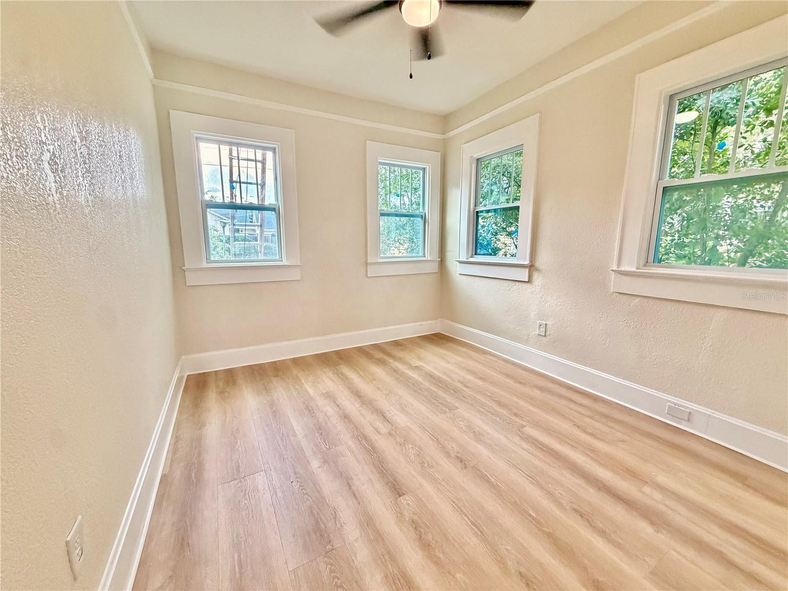 LAKEWOOD MANOR - Residential
