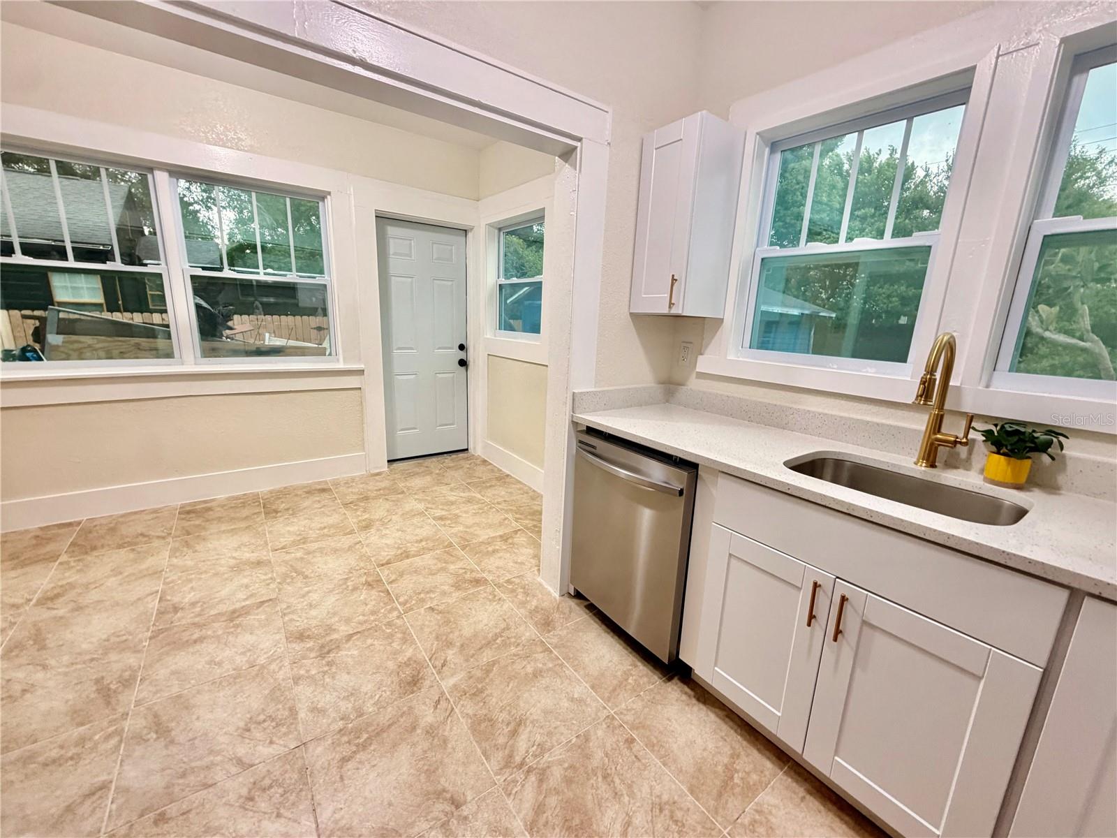 LAKEWOOD MANOR - Residential