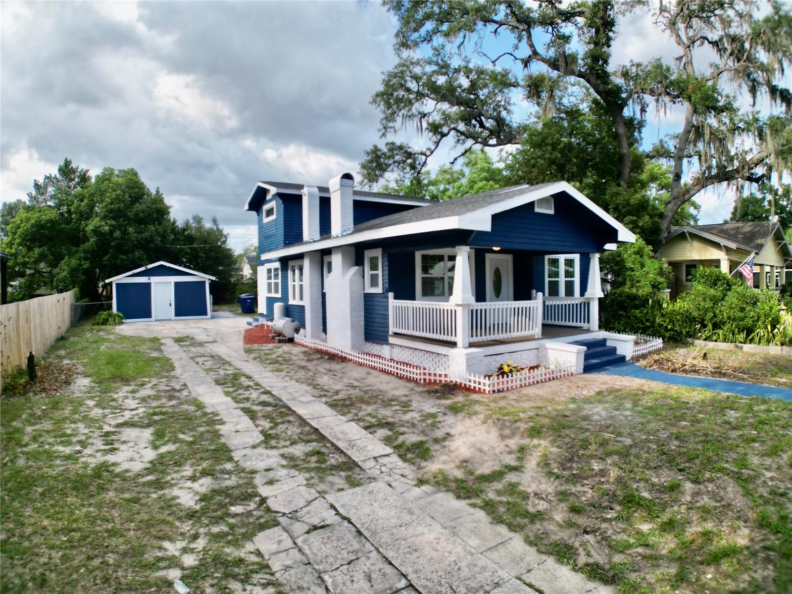 LAKEWOOD MANOR - Residential