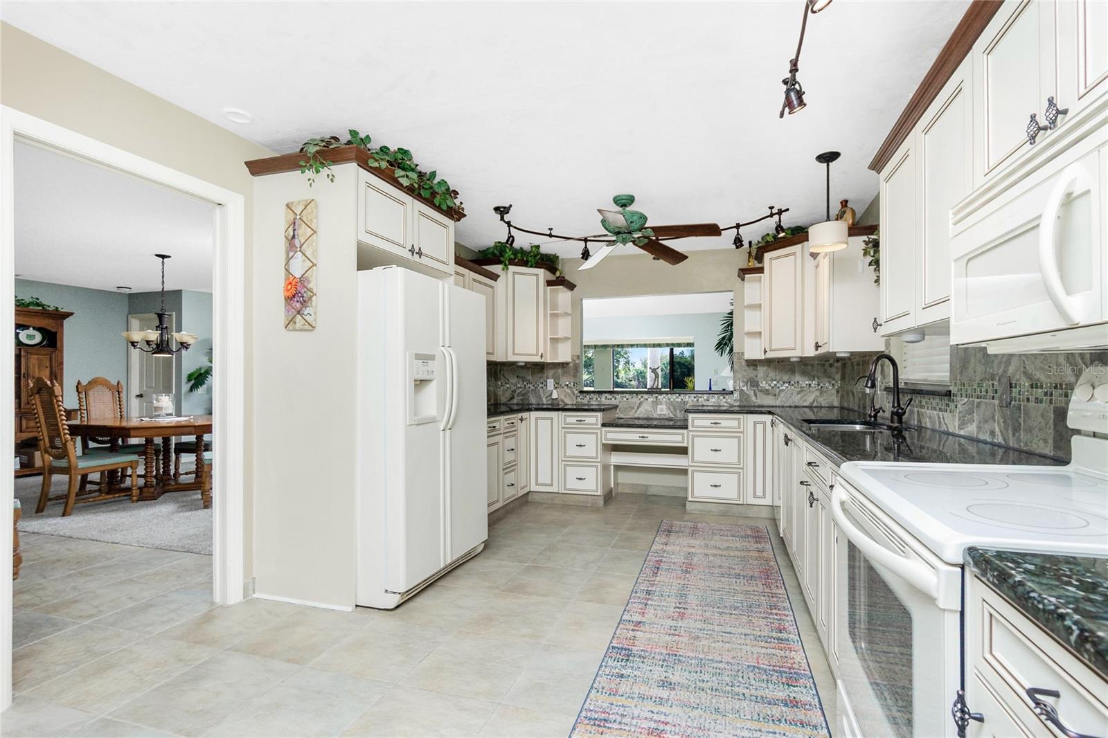 KINGSWAY GOLF VILLAS FIRST ADD - Residential