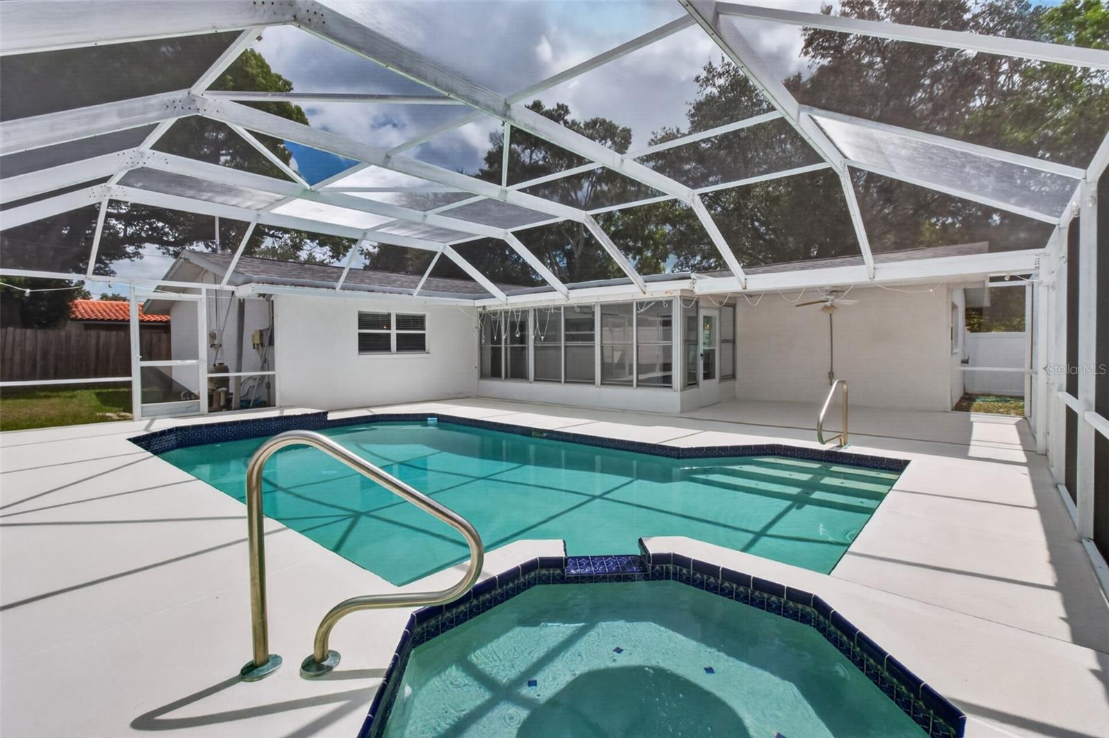 COLLEGE HILL ESTATES - Residential