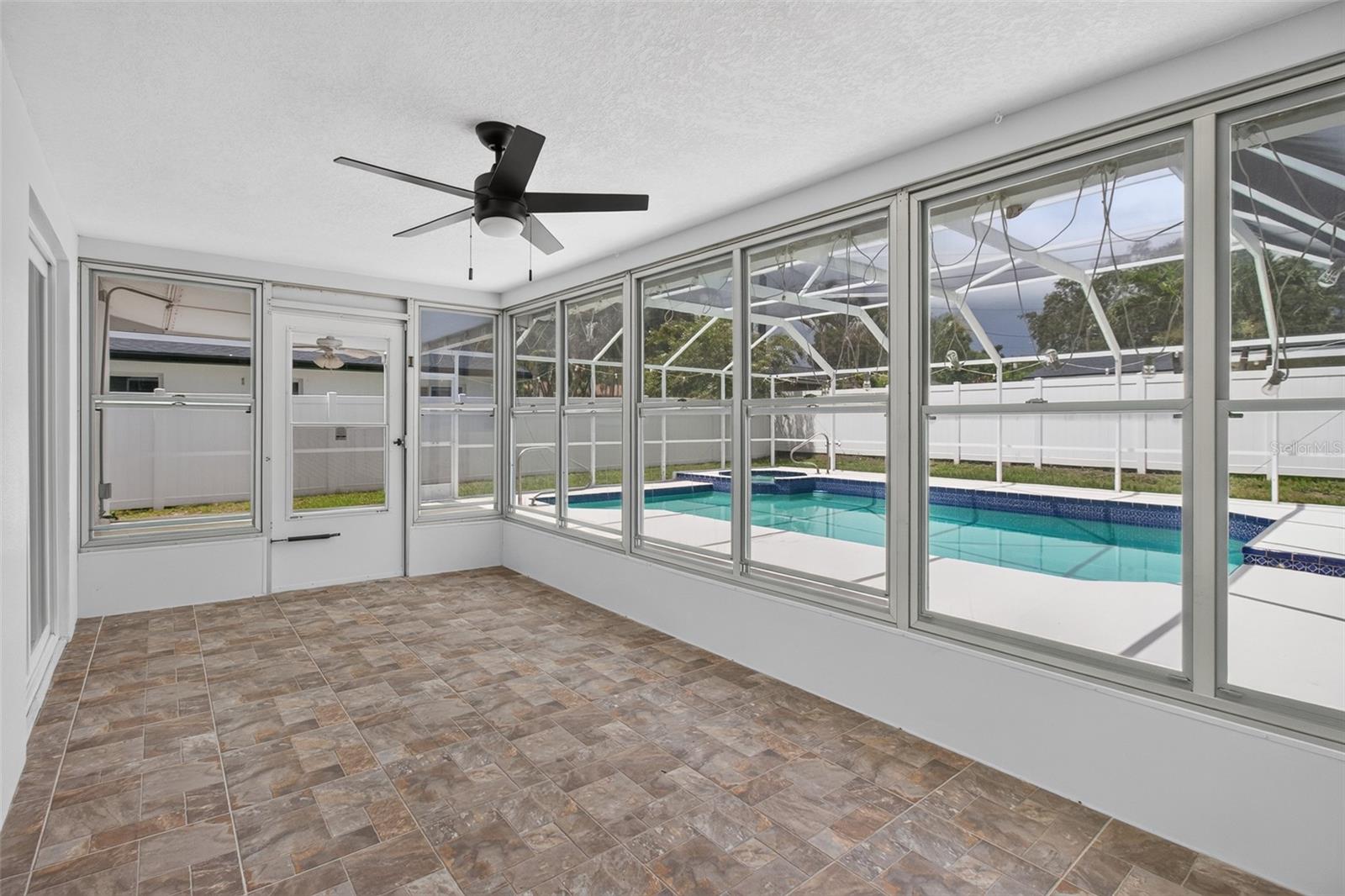 COLLEGE HILL ESTATES - Residential