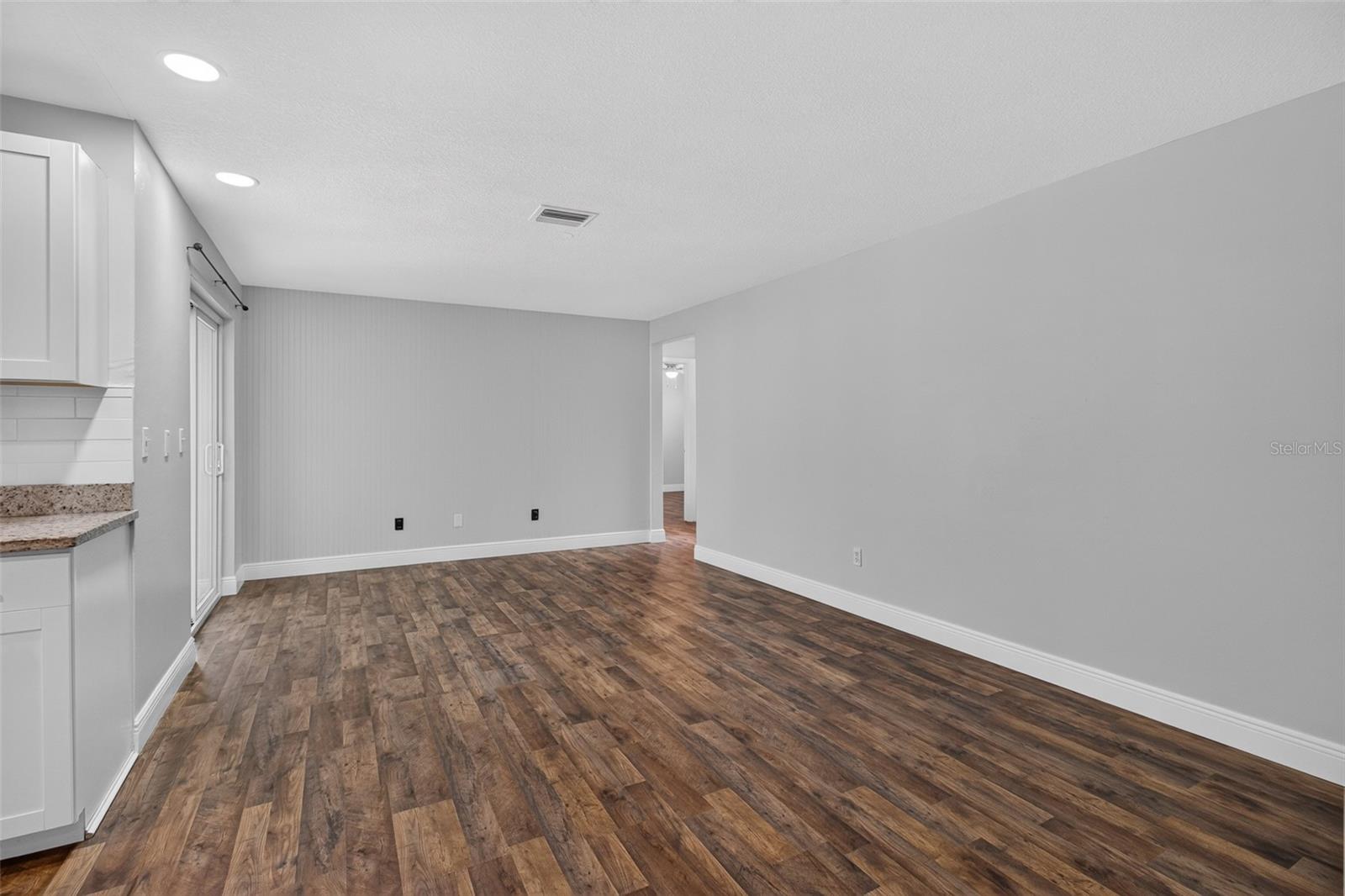 COLLEGE HILL ESTATES - Residential
