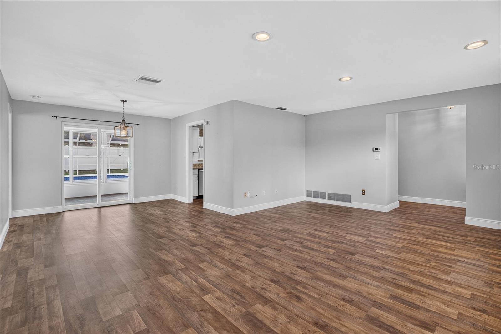 COLLEGE HILL ESTATES - Residential