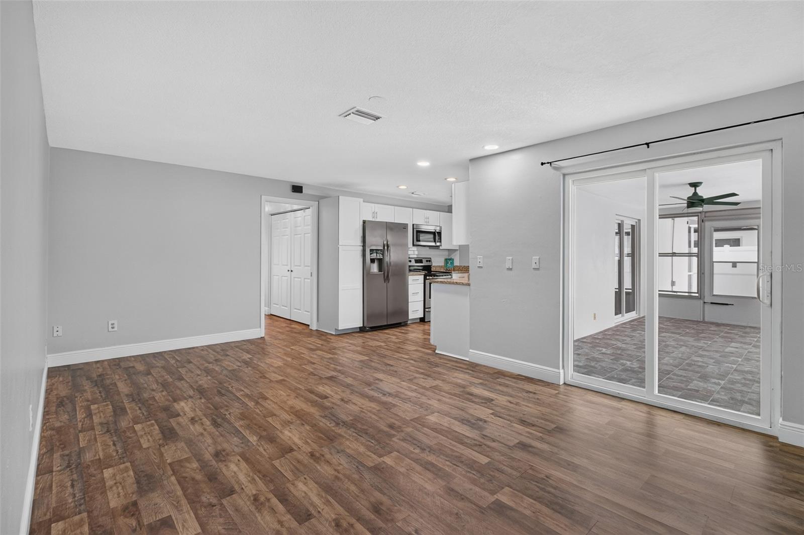 COLLEGE HILL ESTATES - Residential