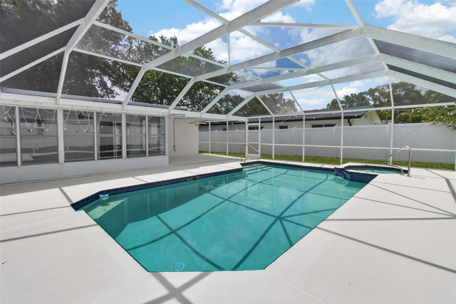 COLLEGE HILL ESTATES - Residential