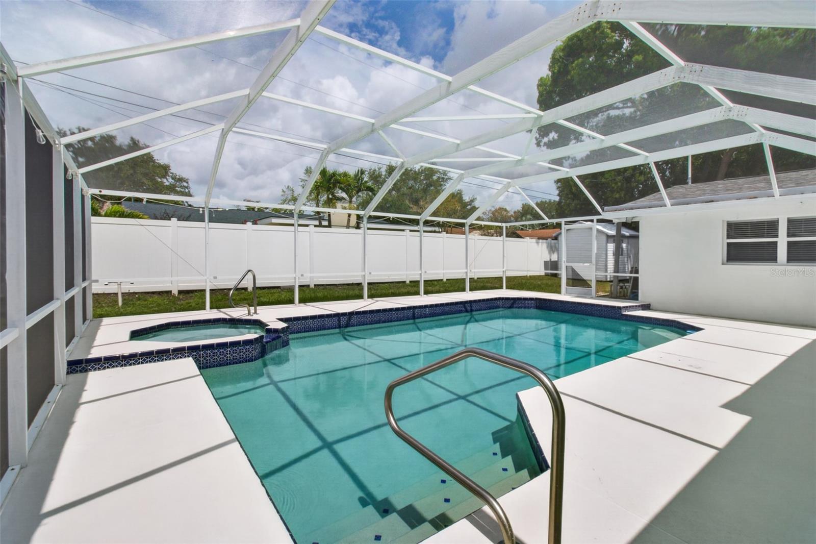 COLLEGE HILL ESTATES - Residential
