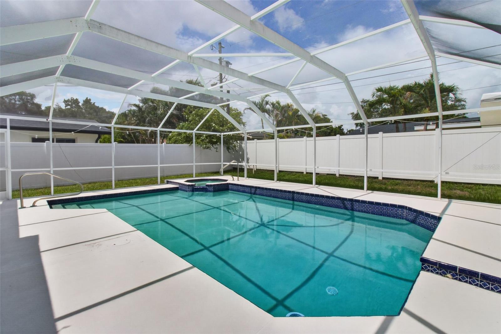 COLLEGE HILL ESTATES - Residential
