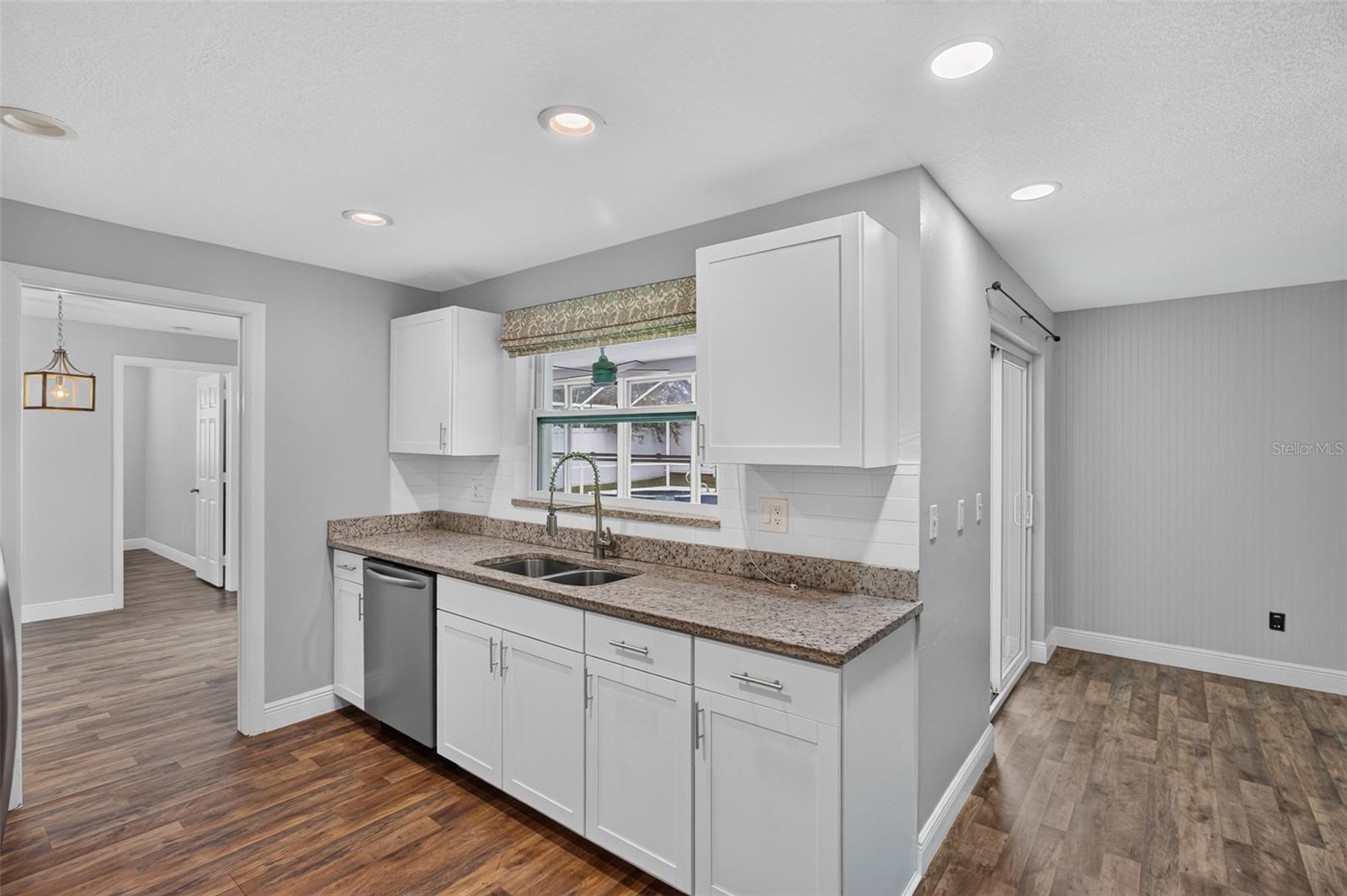 COLLEGE HILL ESTATES - Residential