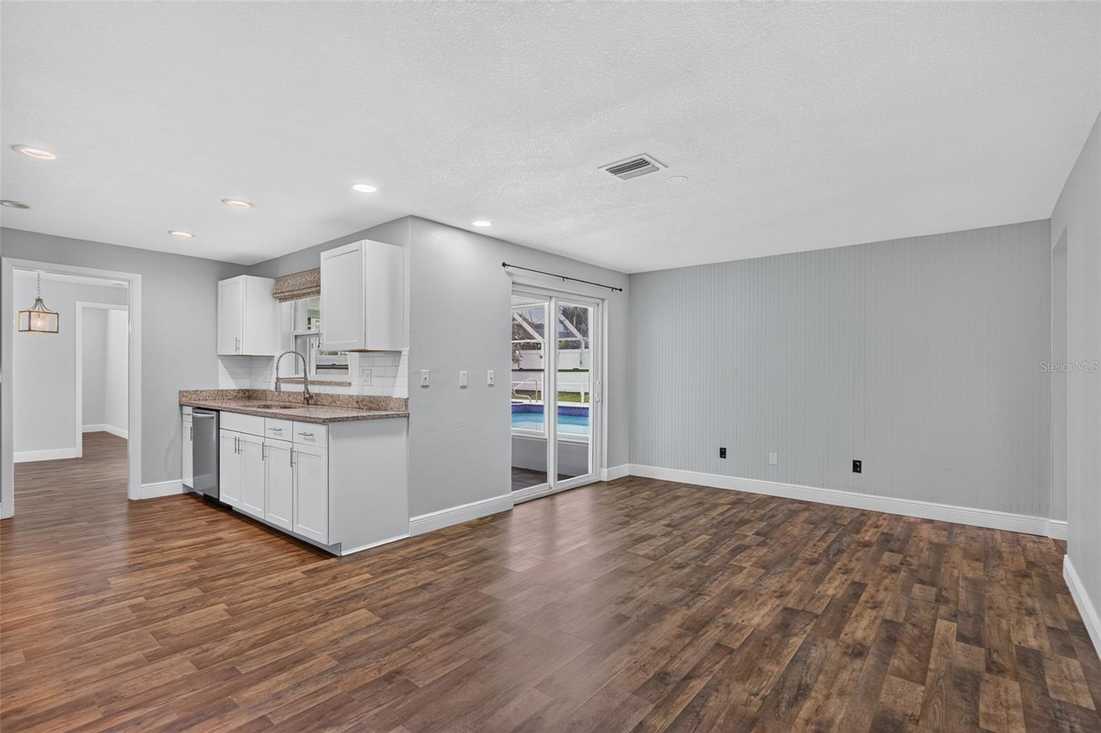 COLLEGE HILL ESTATES - Residential
