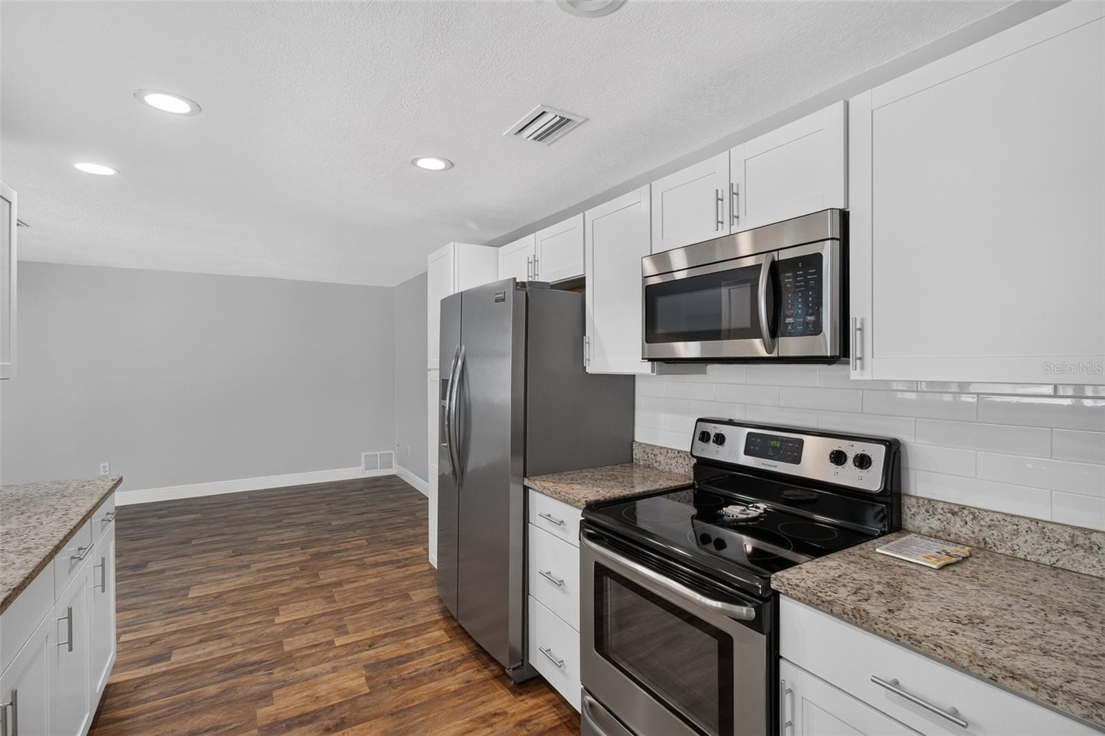 COLLEGE HILL ESTATES - Residential