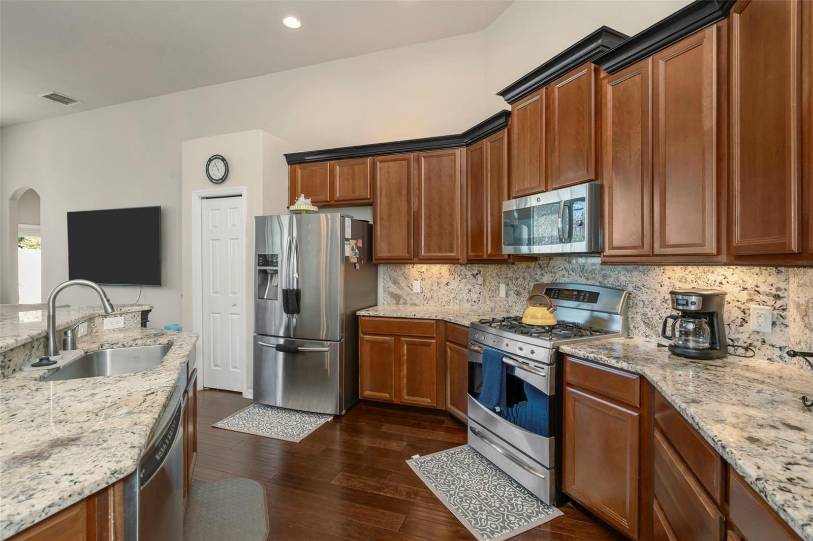 83P | ARISTA - Residential