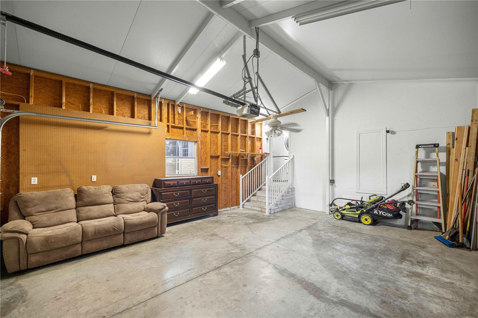 HERITAGE WOOD N LAKES ESTATES - Residential