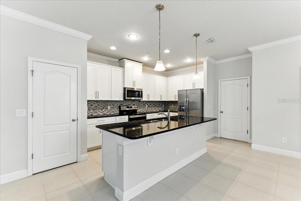 ALOMA TRAILS - Residential Lease