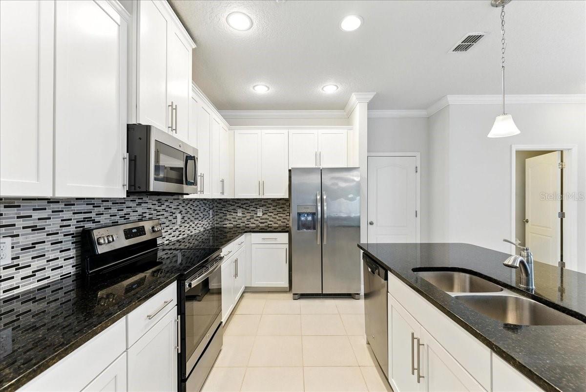 ALOMA TRAILS - Residential Lease