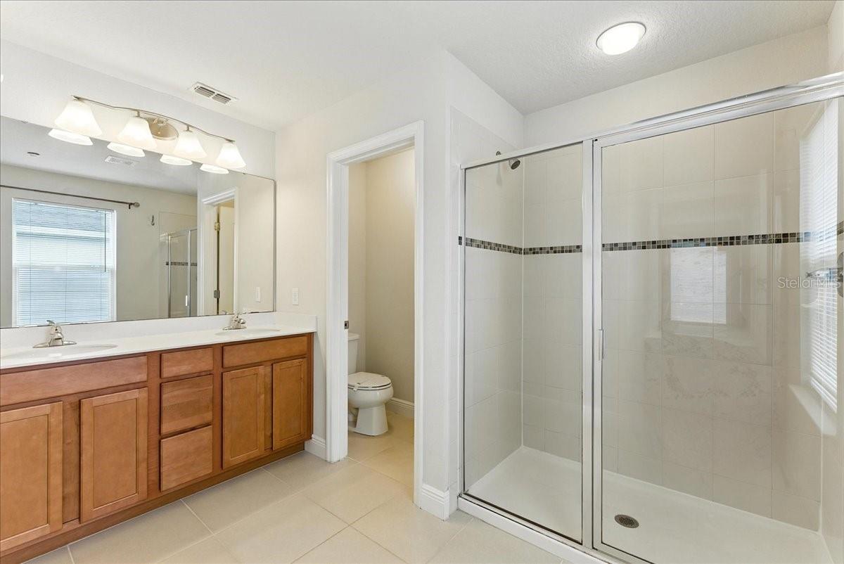 ALOMA TRAILS - Residential Lease