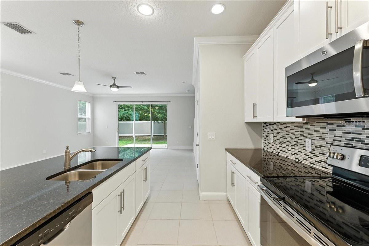 ALOMA TRAILS - Residential Lease