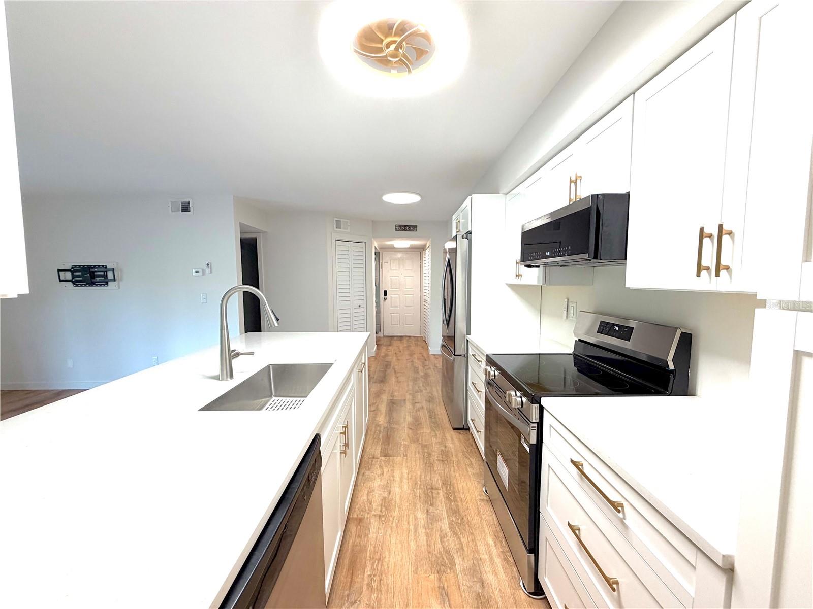 HUNTER'S GLEN CONDO - Residential