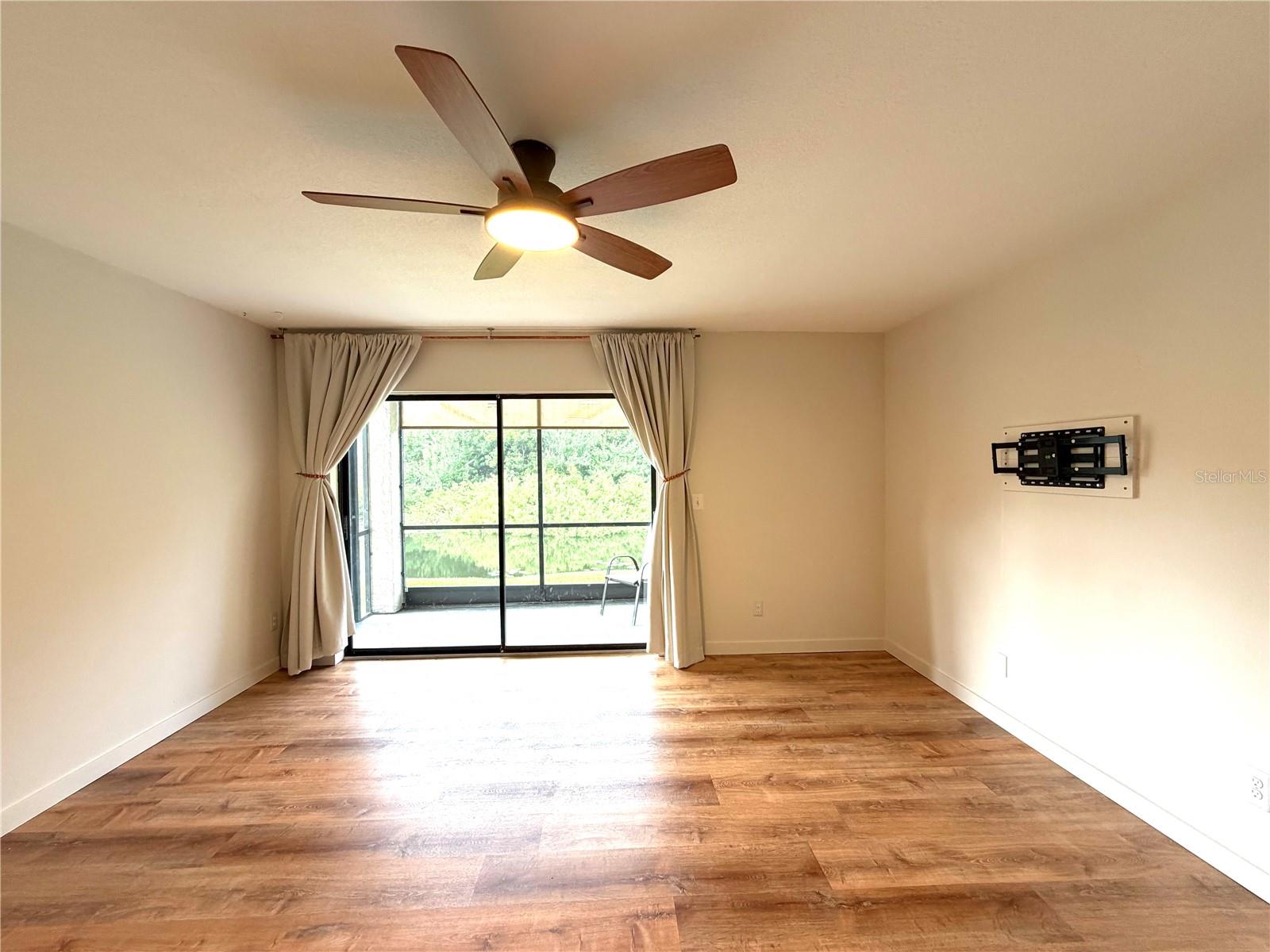 HUNTER'S GLEN CONDO - Residential