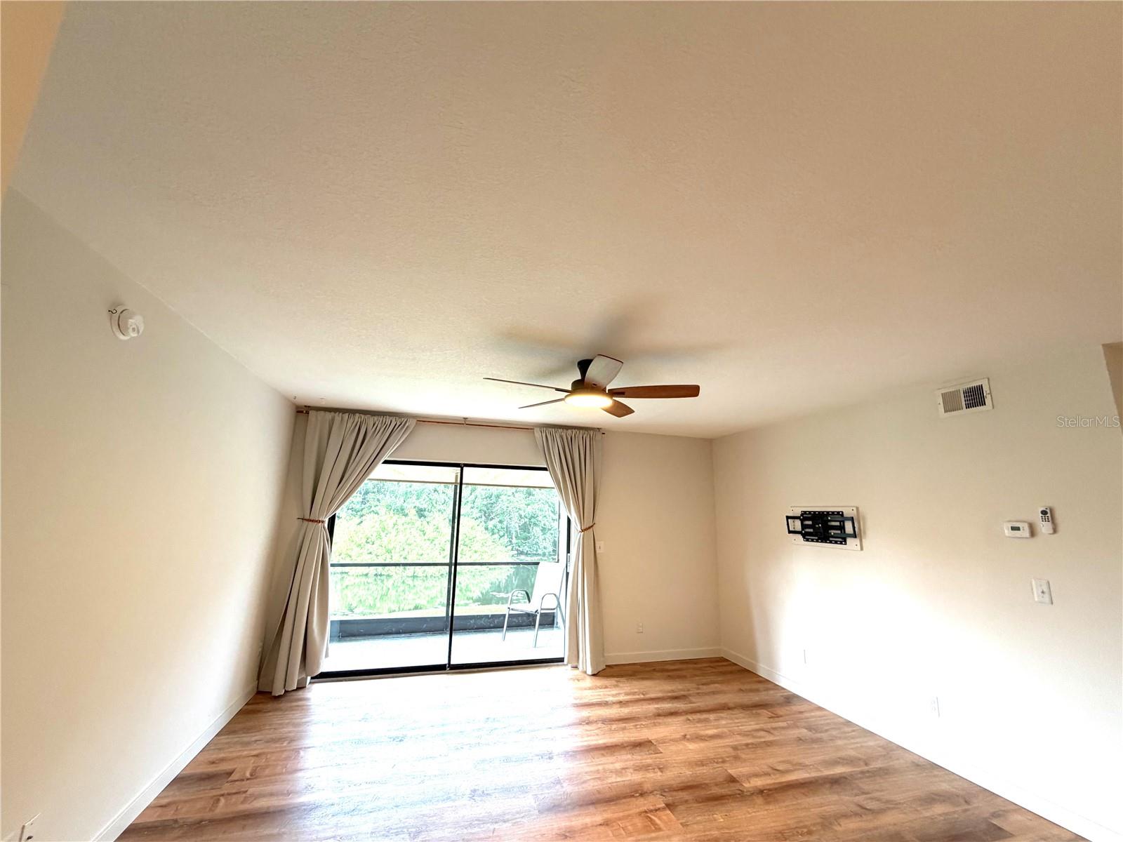 HUNTER'S GLEN CONDO - Residential