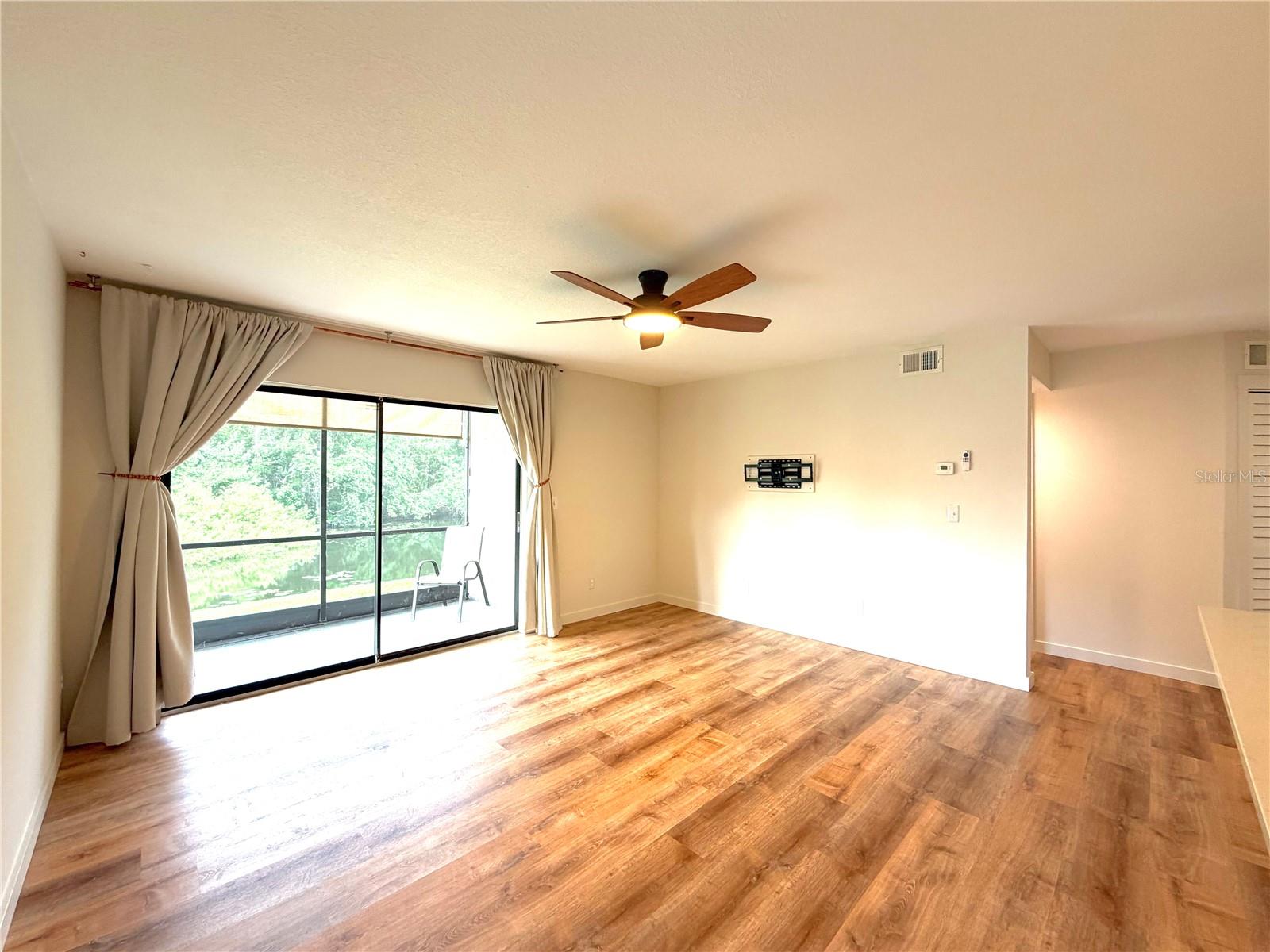 HUNTER'S GLEN CONDO - Residential