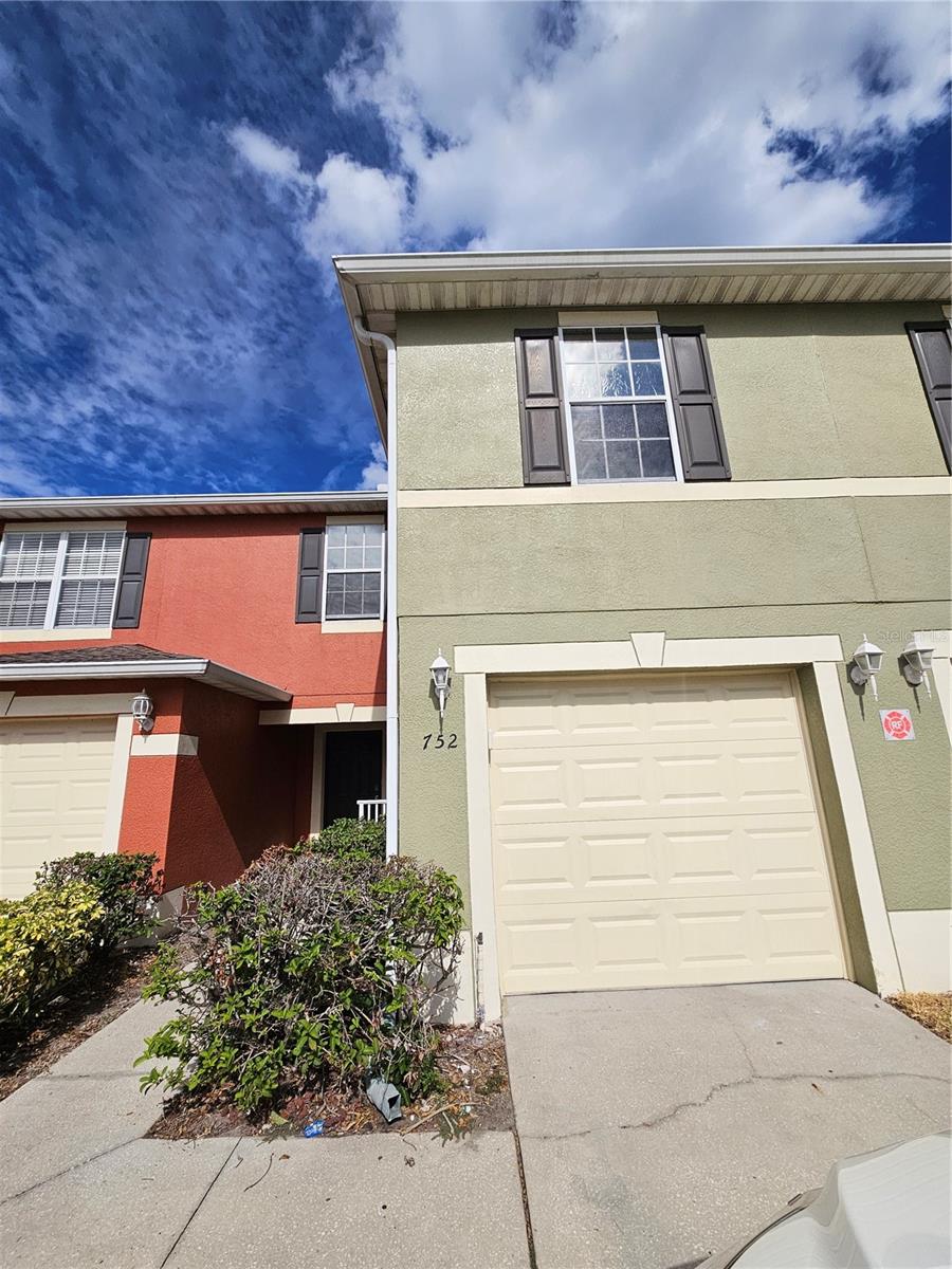 BEAUTIFUL 3 BEDROOMS, 2.5 BATHS AND 1 CAR GARAGE. ALL BEDROOMS AND LAUNDRY ARE LOCATED UPSTAIRS. THE LOCATION IS FANTASTIC!!, IT HAS EASY ACCESS TO MAJOR ROADS AND HIGHWAYS, ORLANDO INTERNATIONAL AIRPORT, LAKE NONA, THE FLORIDA MALL AND THE LOOP. COMMUNITY FEES INCLUDES WATER, MAINTENANCE ROOF, OUTSIDE PAINTING, IRRIGATION, LANDSCAPING, PLAYGROUND AND VOLLEYBALL COURT.