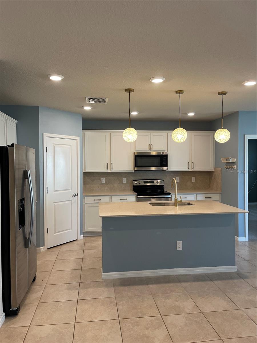 RIVERSTONE PH 1 - Residential Lease