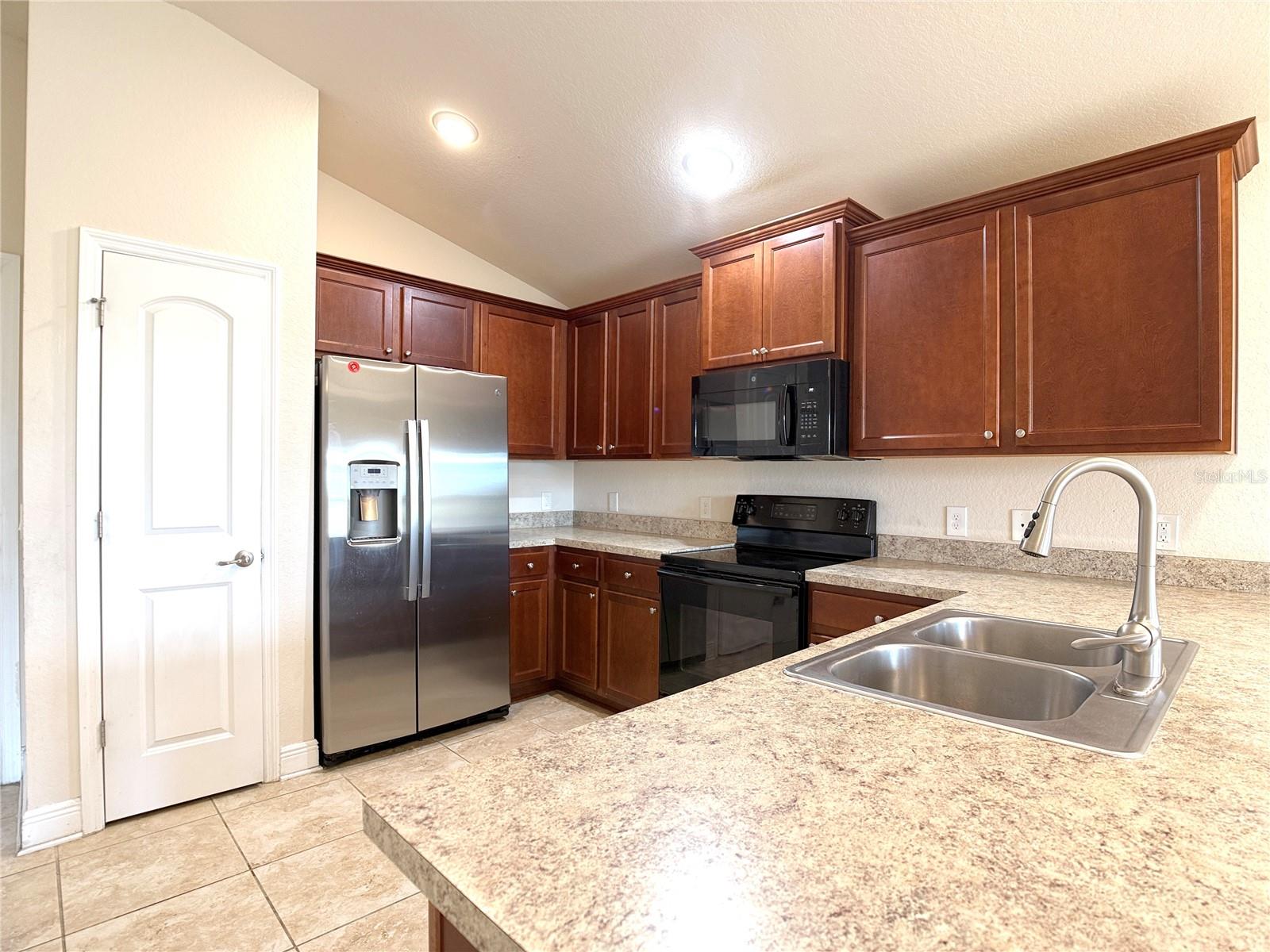 MARIA VISTA - Residential Lease