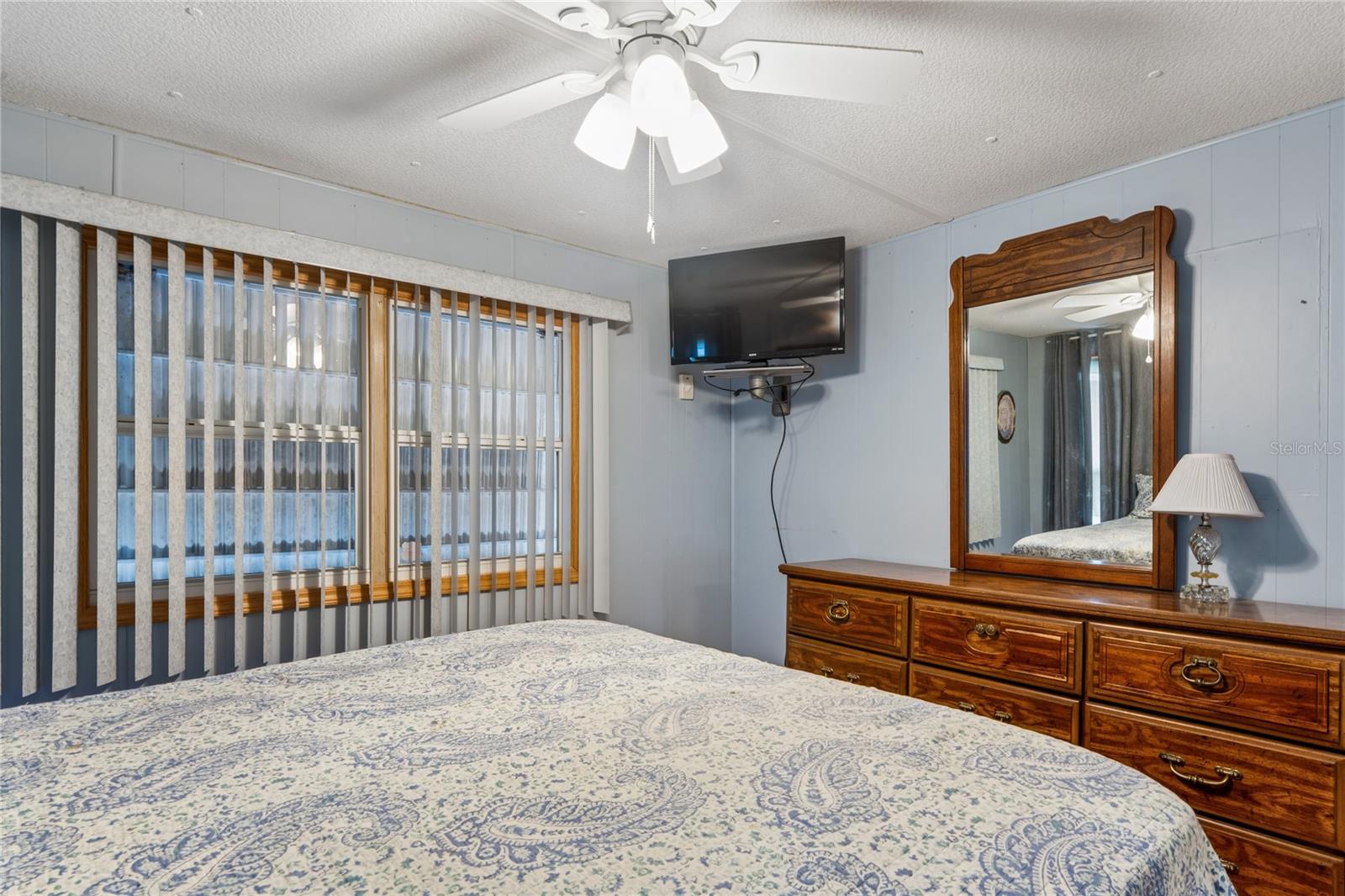 SLEEPY HOLLOW MOBILE ESTATES - Residential