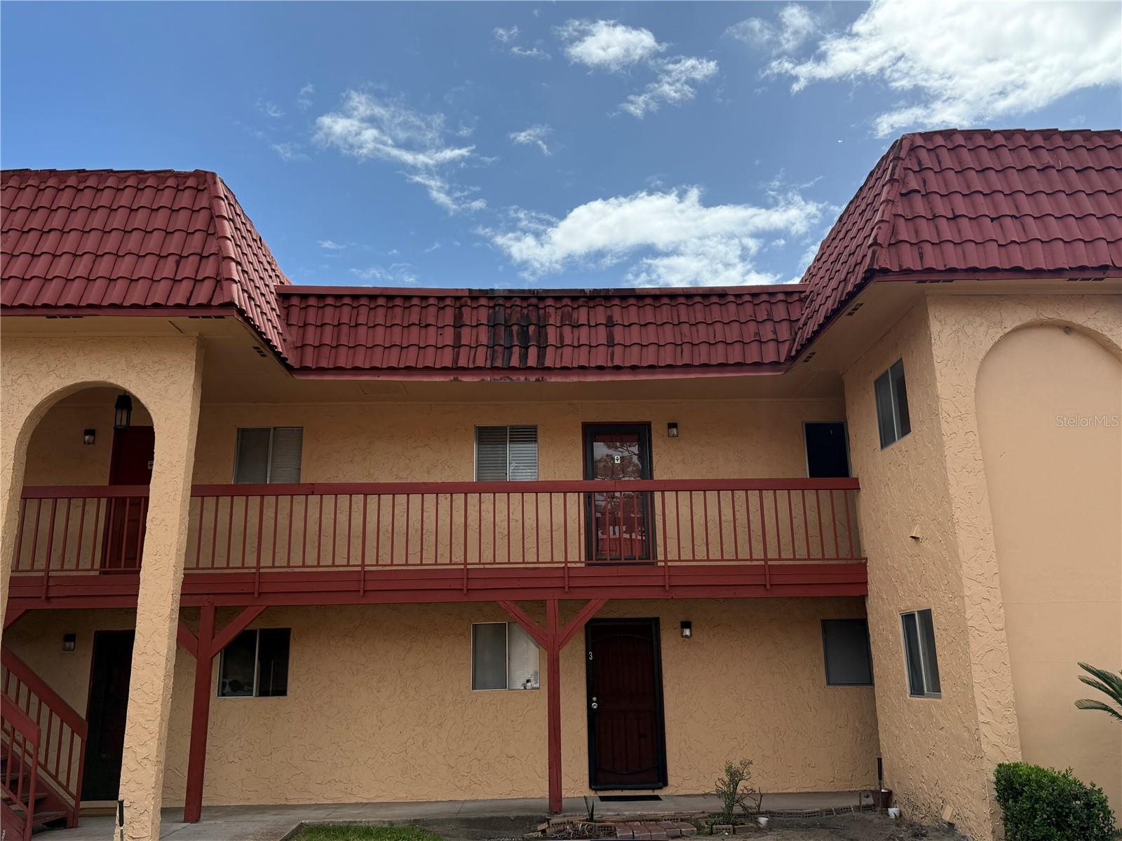 Welcome to this move-in ready 2-bedroom, 1-bathroom condo located on N Powers Dr in Orlando, FL. This 832 sq ft unit is conveniently situated near major roadways, shopping, dining, and Central Florida attractions, including Walt Disney World and Universal Orlando.

The interior features hard-surface flooring throughout and high ceilings, creating a bright and open living space. The kitchen includes granite countertops and functional cabinet space, suitable for everyday living.

The condo also offers a private screened balcony, providing additional outdoor living space.

This property may be suitable for a primary residence or investment opportunity. Buyers are advised to verify all HOA information, leasing restrictions, and room dimensions.

Schedule your showing today.